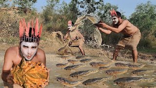 Survival in rainforest - Primitive Skills Catch lot fish by mud and Cooking fish eating delicious