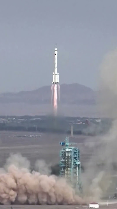 China launches crewed mission to its space station, plans moon landing before 2030 #Shorts