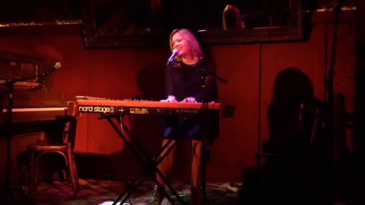 "Feel" by Neara/Jeeve - LIVE at Bar Lubitsch