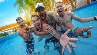 Tarde Divertida Na Piscina Com Meus Amigos