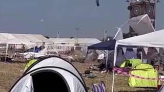 Палатки взлетели в воздух