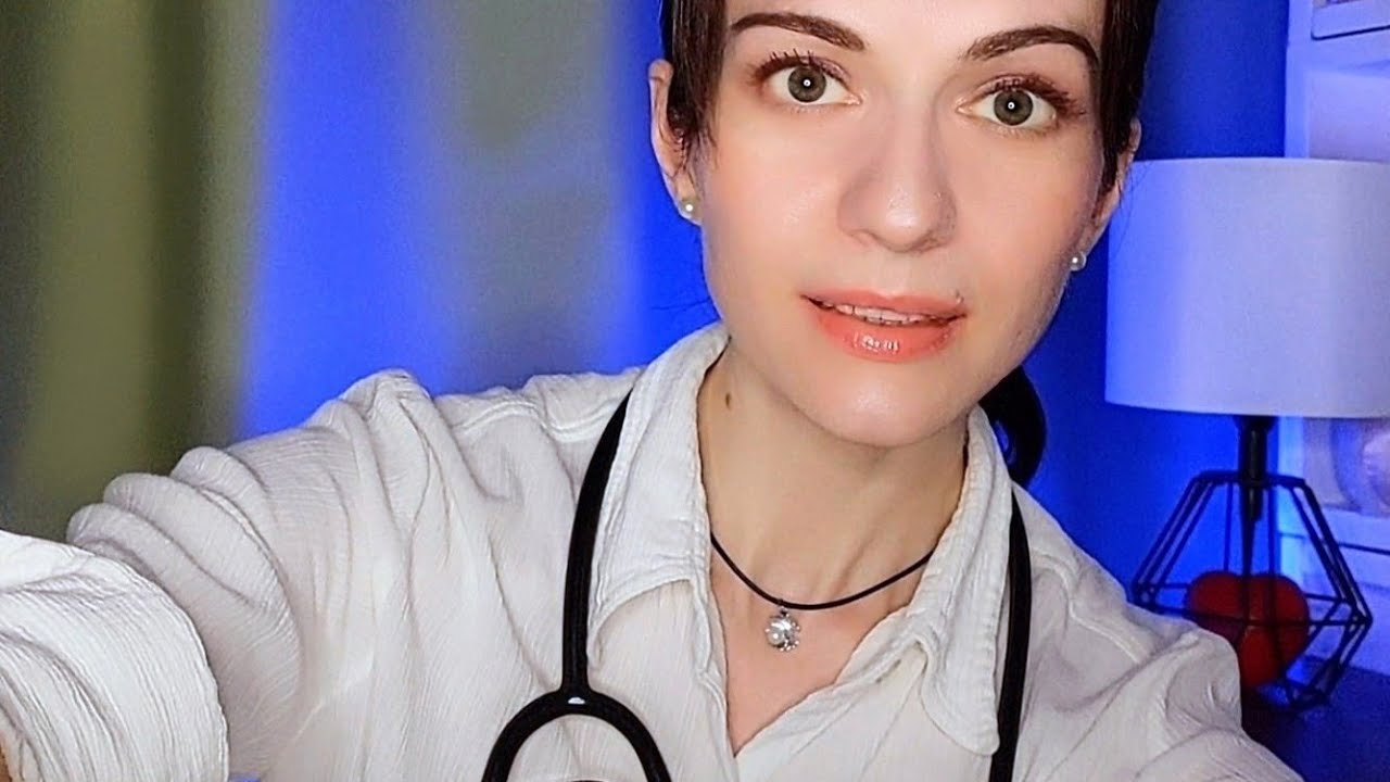 АСМР 🩺 Расслабляющий медосмотр близким шёпотом у знакомого доктора ⚕️ ...