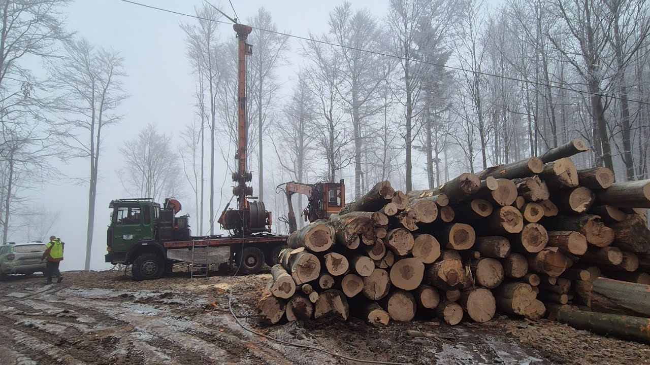 Chalani dokončujú porast s LKT MAN a ja idem do strmého kopca vyrezávať novú linku!