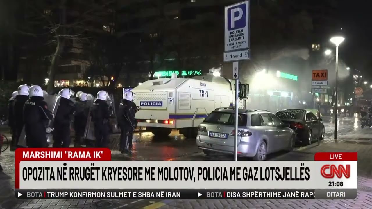 Hidhet gaz lotsjellës në ish Bllok, molotovi i protestuesve nuk ndalon nga grupi i zjarrit
