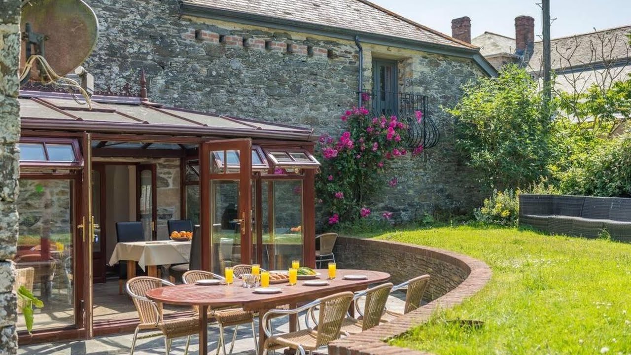 Super Spacious Country house pet/party friendly. | Newquay, United Kingdom | Hotel Review ⭐