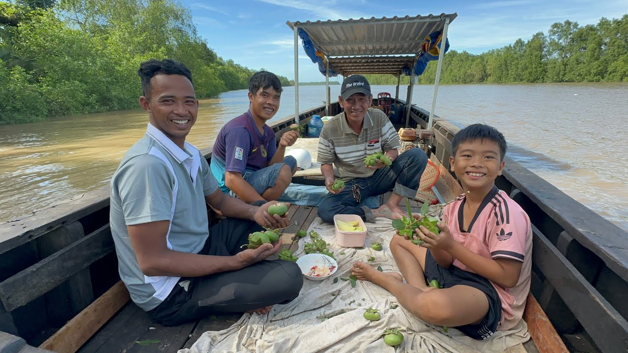 Mùng 3 TếT . Thánh Liệu . Ra Sông hái Bần chấm muối ớt quá ngon 