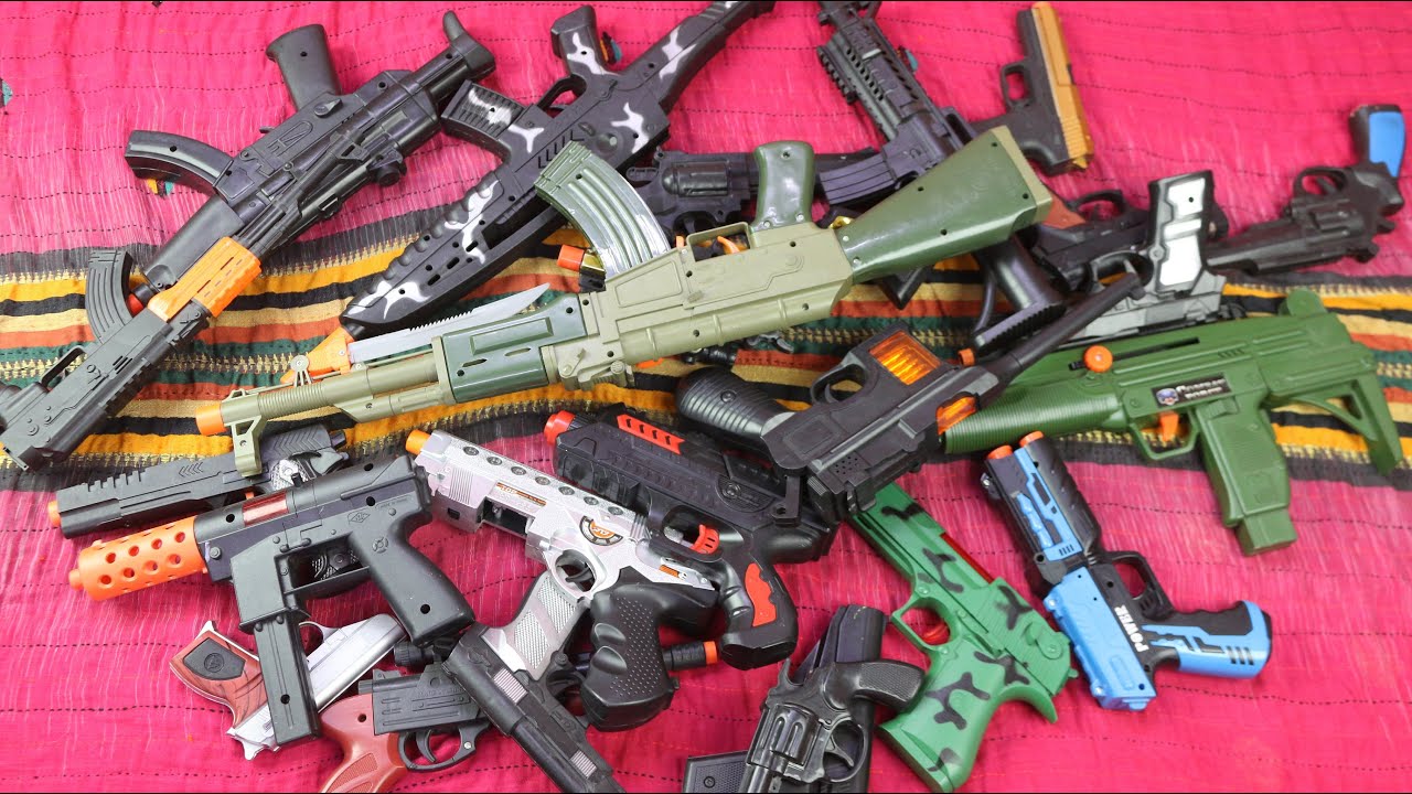 Box Full of Toy Gun Realistic 11 Scale .45 ACP Bulldog Revolver Toy