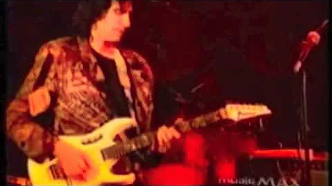 Steve Vai gets owned by harmonica player (John Pop...