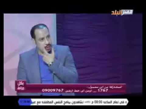 كروان الاغنية الشعبية اشرف مزيكا ورايه بكل جراءة عن المطرب الذى يغنى و راقصة بجواره