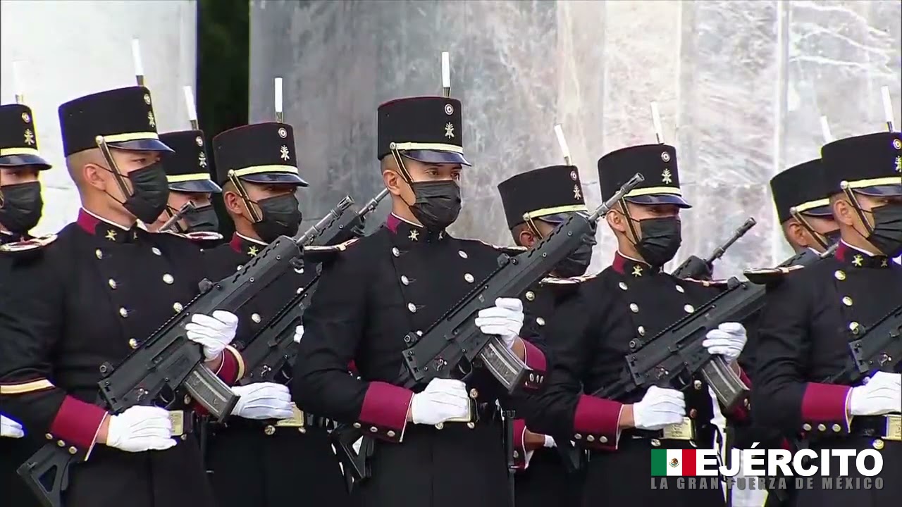 Salva de Fusilería durante el 174 Aniversario de la Gesta Heroica de los Niños Héroes de Chapultepec