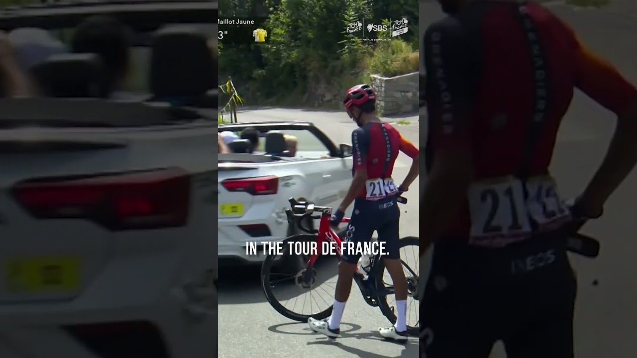 Bernal crashes whilst in the Yellow Jersey group 