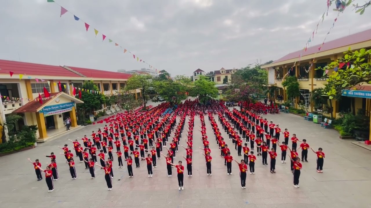 Nhảy dân vũ của Học sinh khối 5, trường Tiểu học số 1 Nam Lý 😍