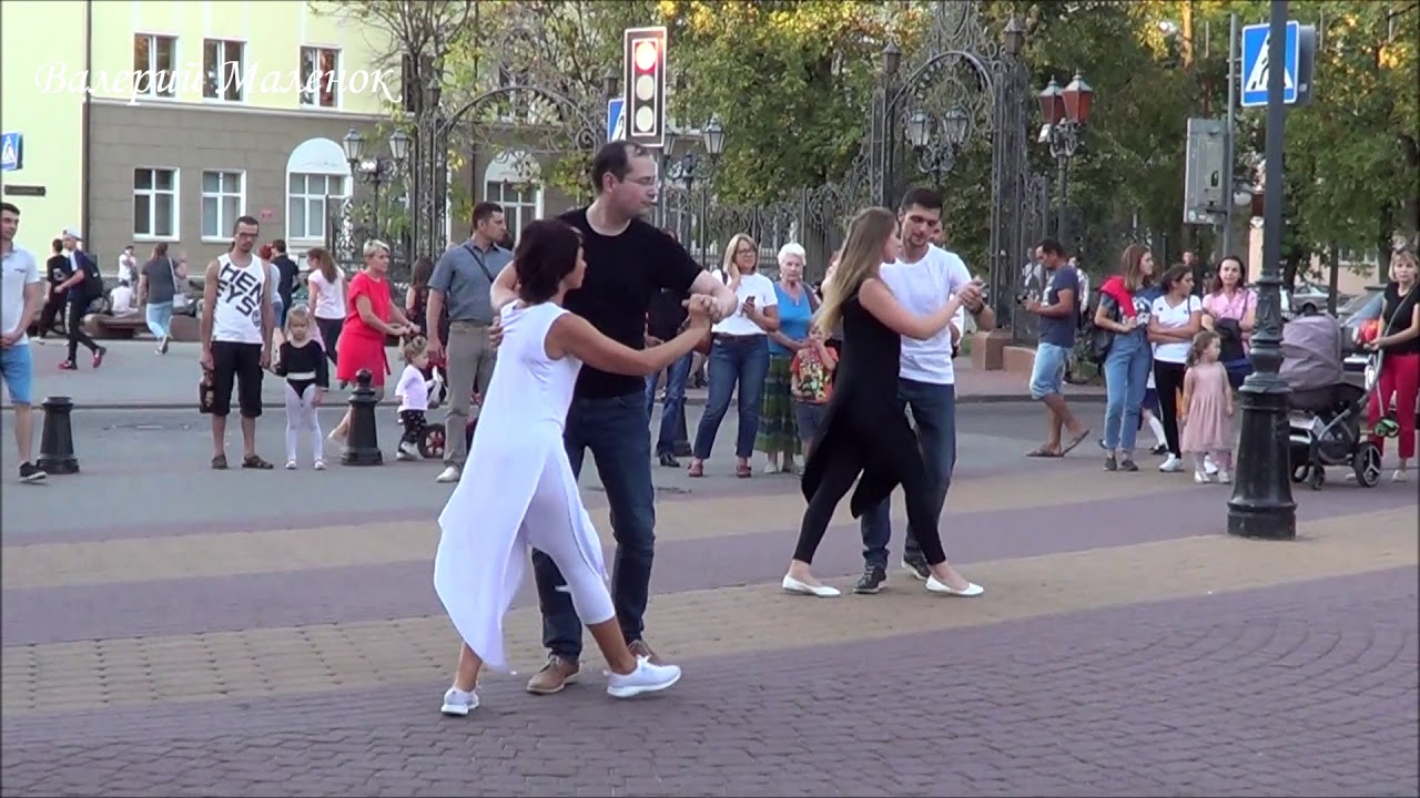 Танцуем ЗУК на улице! Music! Dance! ZUK! - YouTube