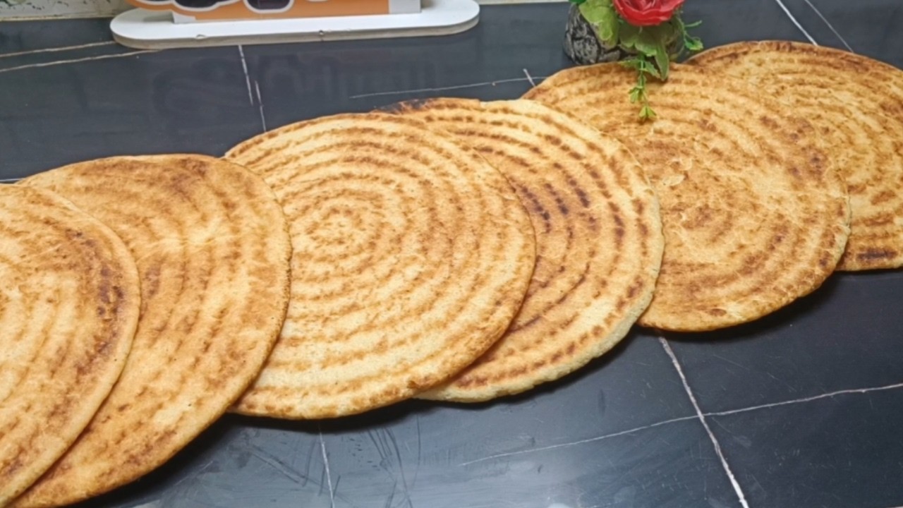 غير هذا الكسرة ماتلقاوها عند حتى واحد عملتها نهار لي عملت وصفة السلق وكاين لي طلبوني فيها