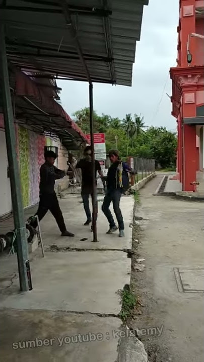 BERITA KELANTAN : GANGSTER MENGAMUK DI BALAI POLIS TUMPAT CABANG 4 TOK MEK NGOH KELANTAN