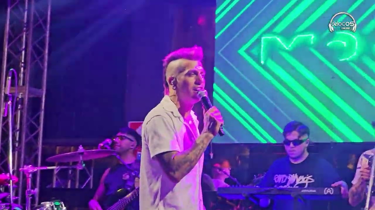 Monada | Luna en capricornio / Fina (De Locos Online)