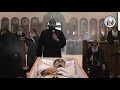 الأنبا متاؤس أسقف دير السريان والآباء الرهبان يصلون صلوات التجنيز على روح أبونا مكاريوس السريانى ج2