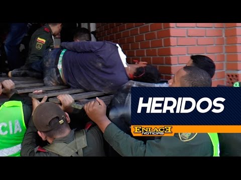 Tres policías y dos erradicadores heridos