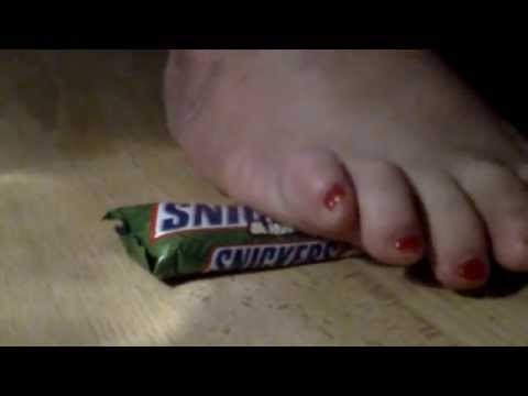 Barefoot Snickers chocolate bar crush