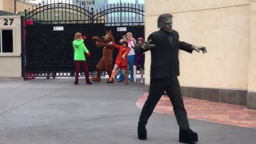 The Walking Dead feat. Frankenstein & the Scooby Doo Gang//Universal Studios Hollywood