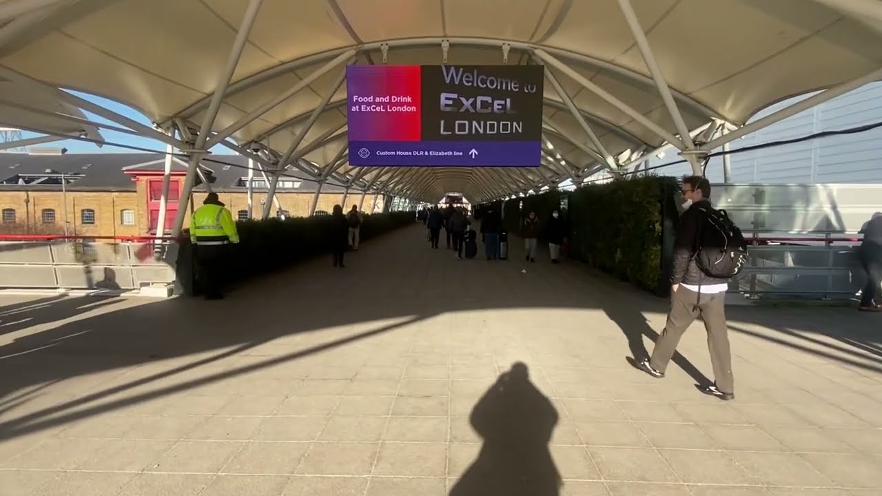 Custom House Station 3 min to walk