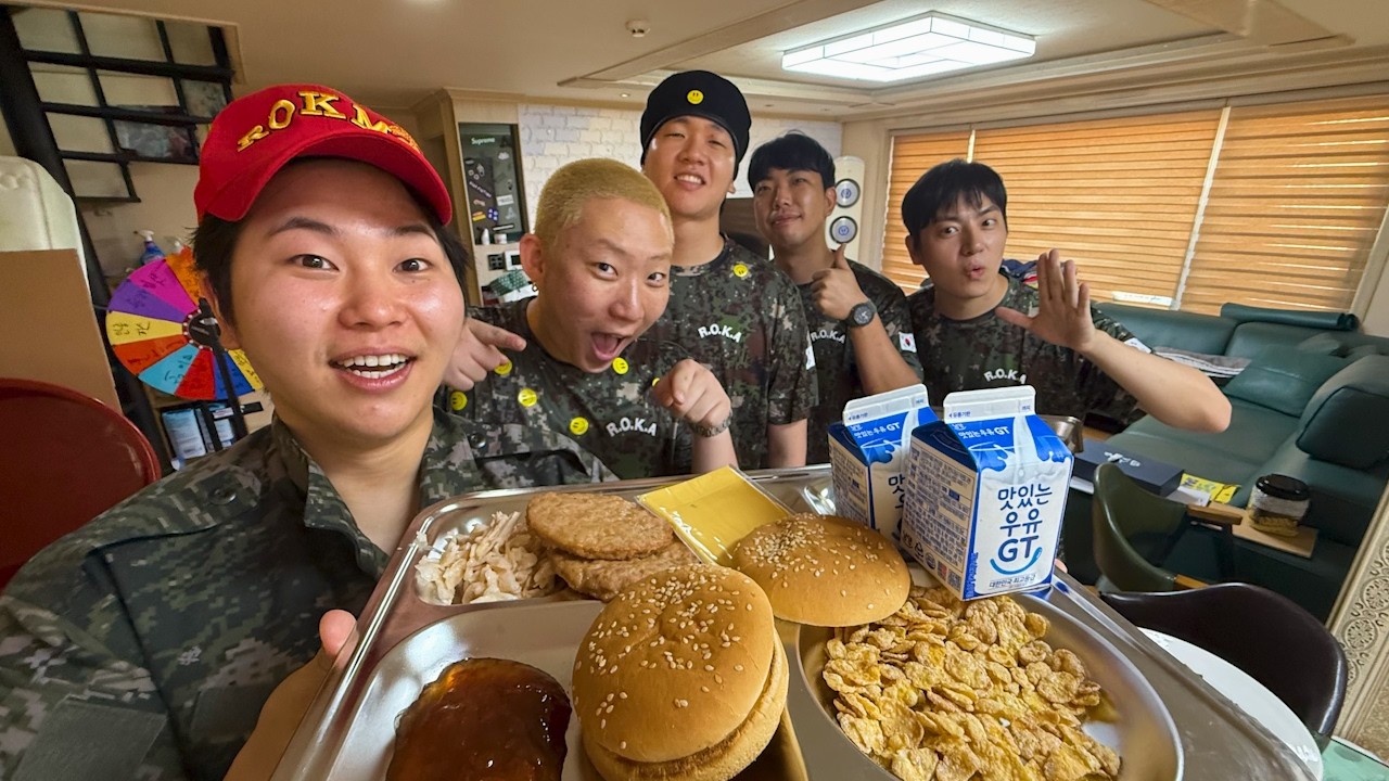 병장들도 줄 세우는 궁극의 맛! 군대리아 먹방!!