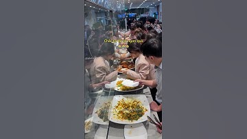 Khung cảnh nhốn nháo tại một nhà hàng buffet nổi tiếng 😂 #buffet #amthuc #anuong #xahoi #vanhoa