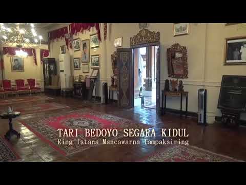 Tari Bedoyo Segoro Kidul di Istana Tampaksiring Bali