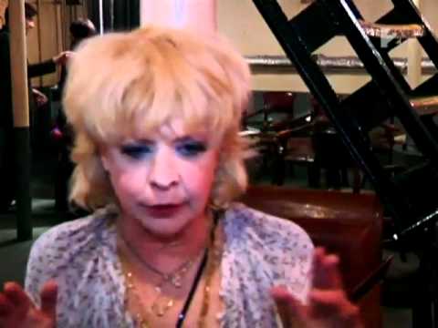 Exclusive Julee Cruise interview (with hungarian narration) - YouTube