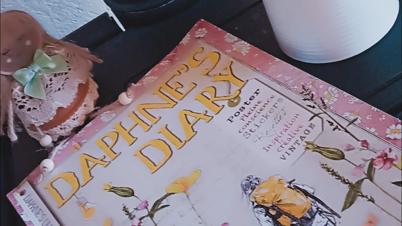 {26}:MA 1ÈRE DOUBLE PAGE @DAPHNESDIARY N°2 avec vous pour vous donner LA BANANE 🍌 