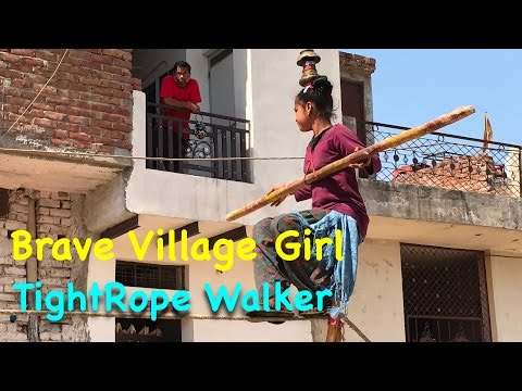 Video: Brave tightrope walker