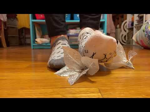 ASMR Intense/Socks Not Matching/Feet’s Crushing Flowers/Sleep Triggers Sounds/Whispering.