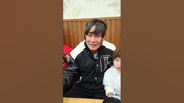 Đang ăn cũng phải cài tóc mái kkkk #caitocgia