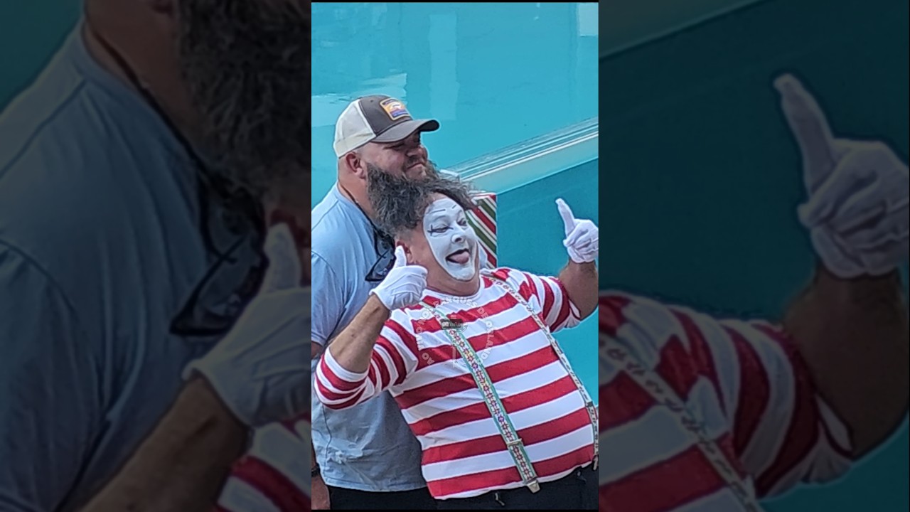 Tom o mímico encontrou uma peruca nova para ele 😂🤣 #tomthemime #seaworldmime #seaworldorlando