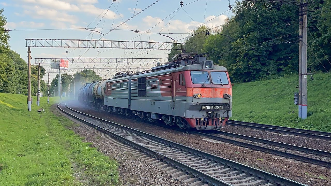 Электровоз с грузовым поездом в метель 885. ТЭВЗ вл10 1883. Товарный электровоз. Вл10 Москва-сортировочная