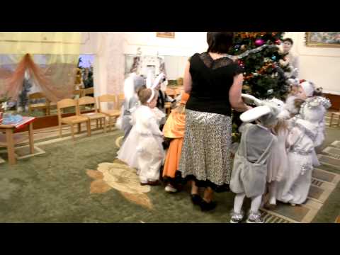 хоровод навколо ялинки