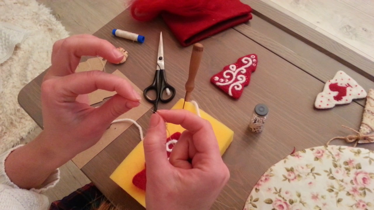 Елка из шерсти