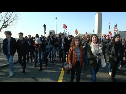 Les lycéens et les étudiants dans les rues de Rouen