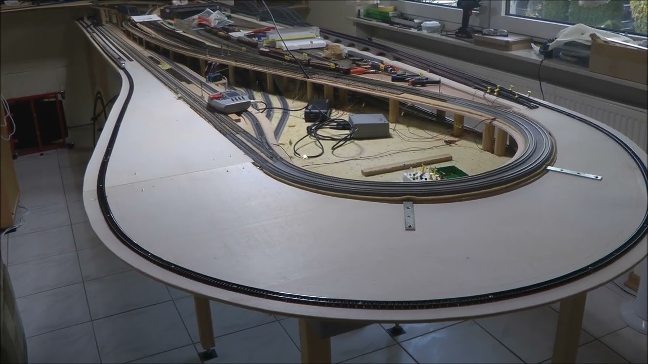 Spur N, erste Testfahrt auf neuem Bogengleis.