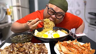 최고의 비빔면 궁합..! 대패삼겹살, 계란후라이, 곱창에 통김치까지! │Spicy noodles Mukbang Eatingshow