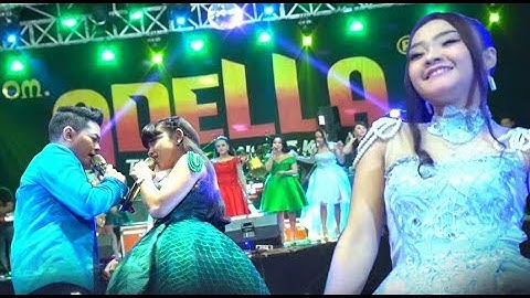 Goyang dong.... OM. ADELLA Sedekah Laut Bendar 2018 (1)