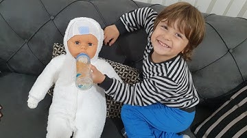 Fatih Selim bebek bakıyor kendi bebeklik tulumunu giydirdik bebek arabasında uyuttuk çok tatlı