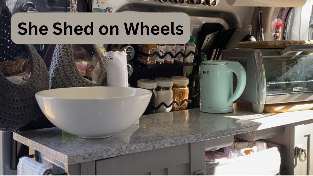 Экскурсия по фургону Smart Van Ford Transit Connect 2022 года: «Женский домик на колесах»