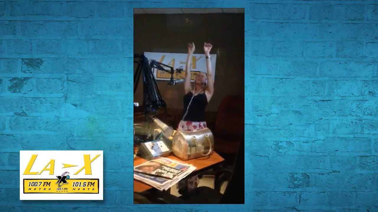 La mami Sonya activá' meneando los cocos