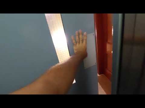 Old 1993 Montoy Lift In A 3 Story Apartment In Reus