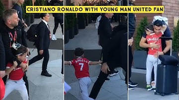 🔥 Young Man United fan breaks through security to hug Cristiano Ronaldo