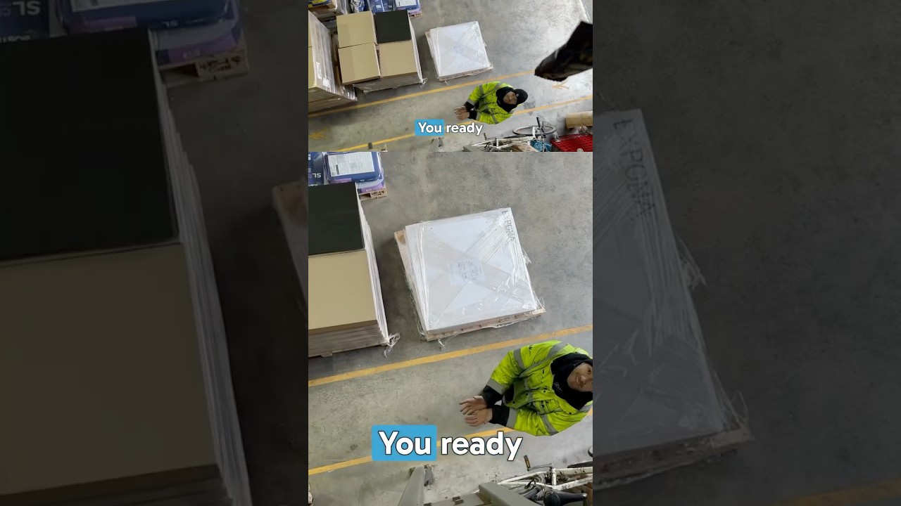 Он сделает всё что угодно ради сладкого угощения🍬 