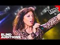La grintosa Claudia canta “I Will Survive” di Gloria Gaynor | The Voice Senior 4 | Blind Auditions