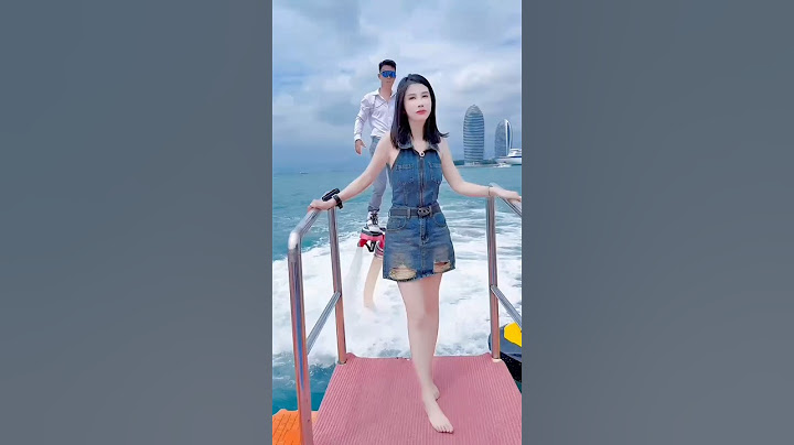 Flyboard ride is so fun😝💃#1333 💦Woman enjoying fly on water #amusementpark #adventure #flyboard