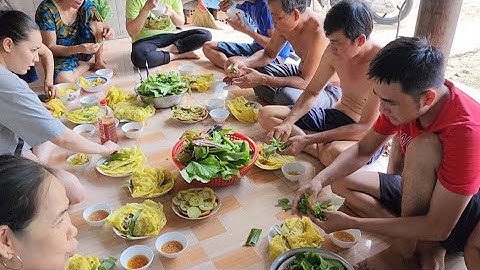 Bánh xèo miền tây nhân củ hủ dừa củ sắn và thịt vịt bằm